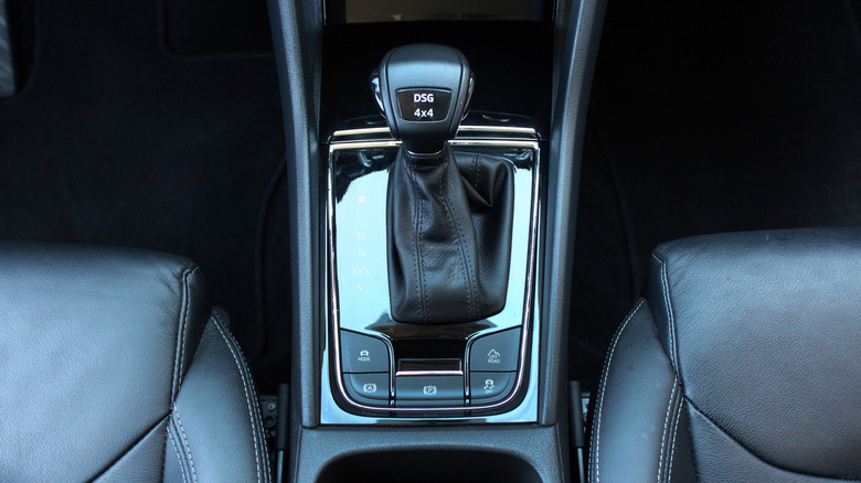 A Skoda Kodiaq DSG automatic transmission.