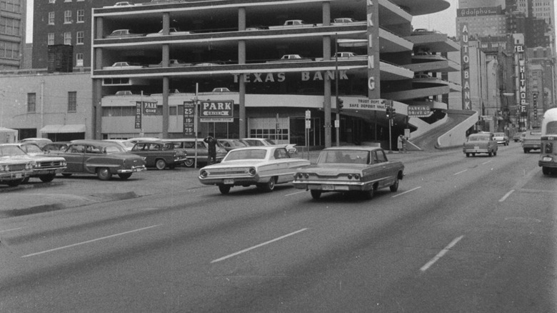 A multi-lane one-way street in downtown American city in the 1950s