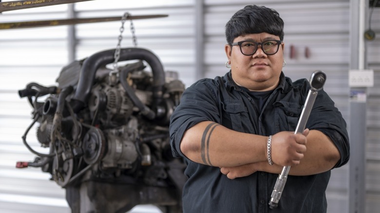 A mechanic holding a torque wrench
