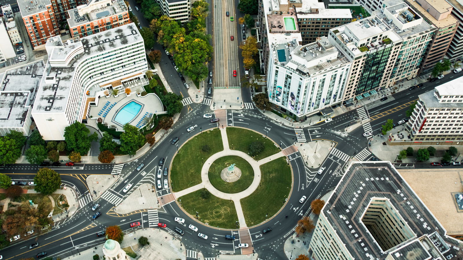 Do You Need To Use Turn Signals In Roundabouts?