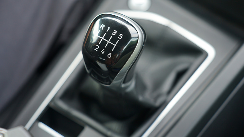 Top view of a six-speed manual transmission gearshift lever