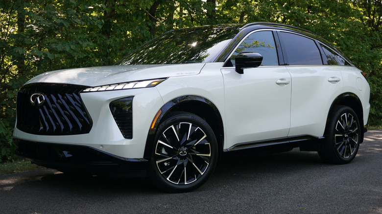 2027 Infiniti QX65 Autograph front 3/4 view