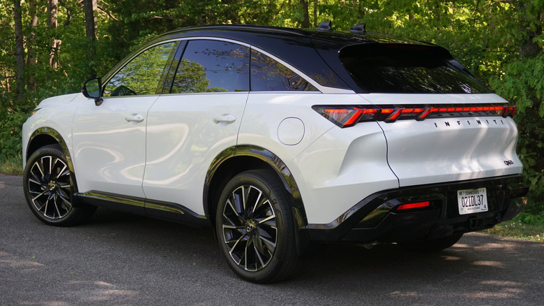 2027 Infiniti QX65 Autograph rear 3/4 view