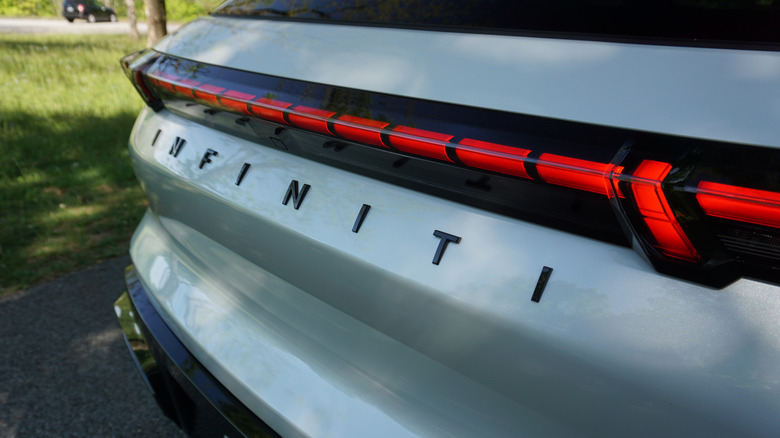 2027 Infiniti QX65 Autograph taillight