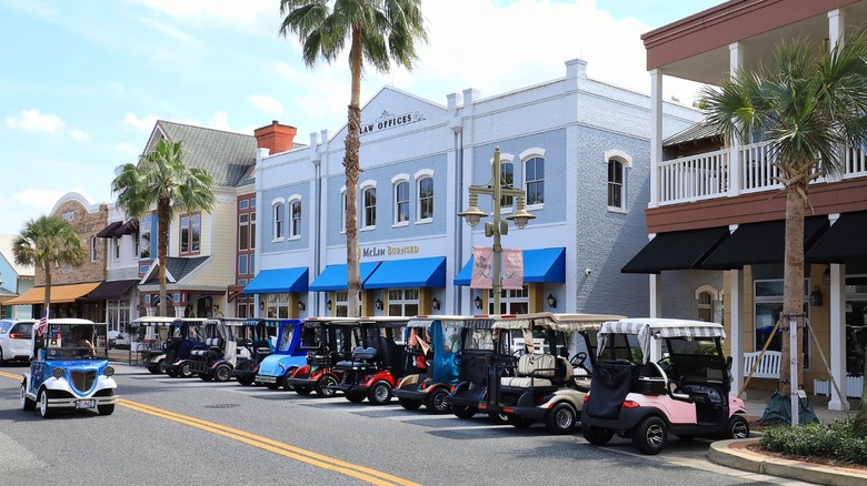 Golf carts lined up successful The Villages, Florida