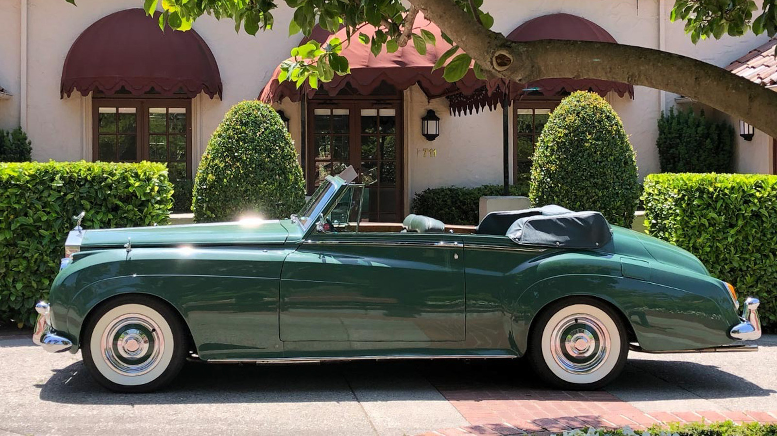 Elizabeth Taylor Made This 1960 Rolls-Royce Drophead Coupe Stunning (And Twice As Valuable)