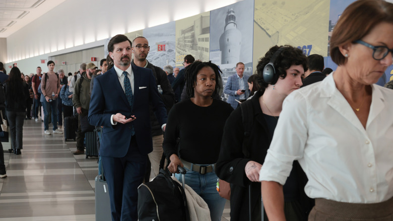 Long security line at Laguardia