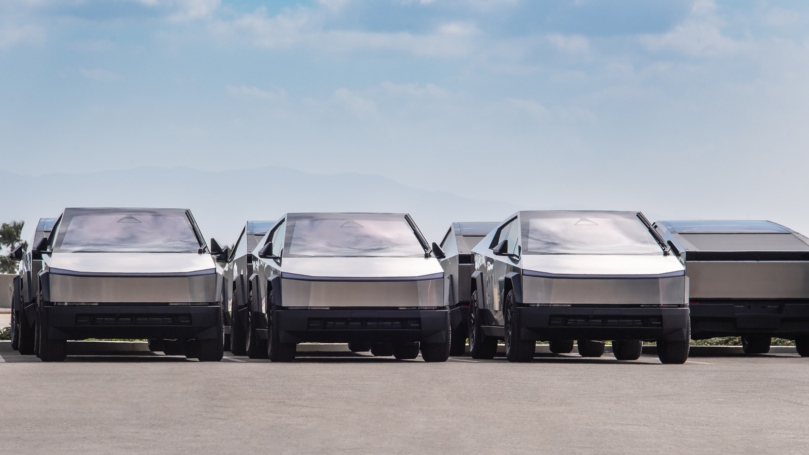 Elon Musk Reportedly Using SpaceX Orders To Boost The Cybertruck's Dismal Sales