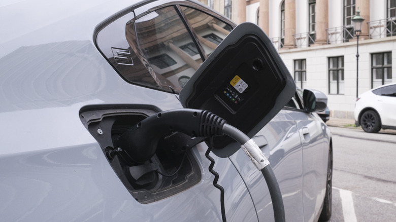 COPENHAGEN, DENMARK - SEPTEMBER 13: Electric cars charging their batteries on city streets, on September 13, 2026 in Copenhague, Denmark. (Photo by Xurxo Lobato / Getty Images)