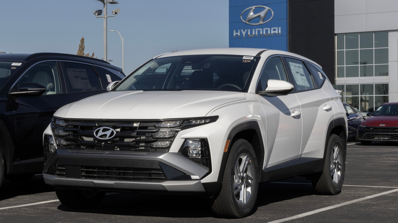 Noblesville - November 23, 2025: Hyundai Tucson SE AWD compact SUV display. Hyundai offers the Tucson with a Smartstream 2.5L Turbo 4-Cylinder engine. MY:2026