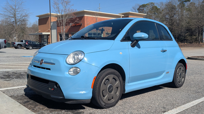 2015 Fiat 500e front 3/4