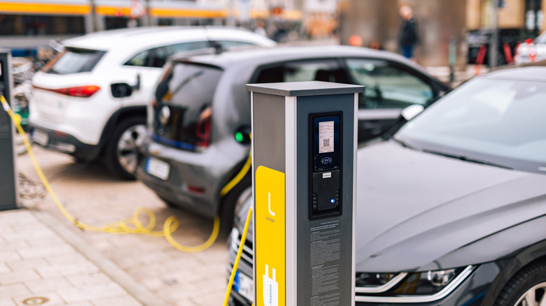 Leipzig, Germany – November 8, 2025: Several electric cars of different brands connected to charging columns marked Leipziger near Leipzig Hauptbahnhof, showing the growing electric mobility network.