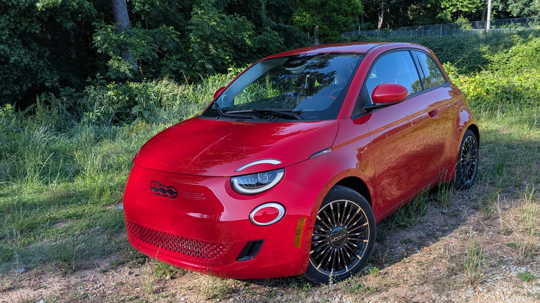 2024 Fiat 500e Inspired front 3/4