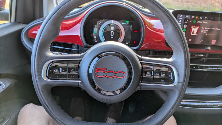2024 Fiat 500e interior cabin steering wheel