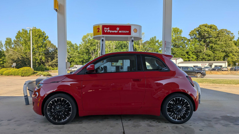 2024 Fiat 500e Inspired side profile