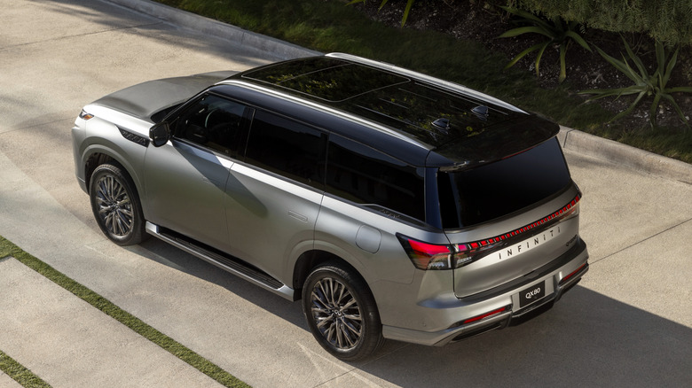 Overhead shot of 2025 Infiniti QX80 with black roof