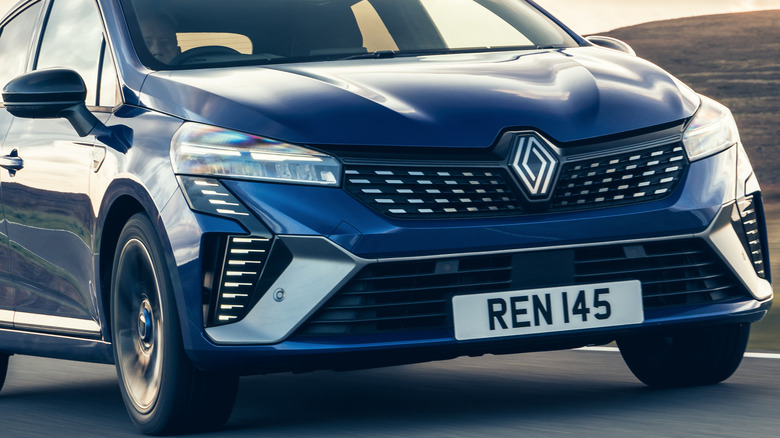 Close up on bade of 2025 Renault Clio