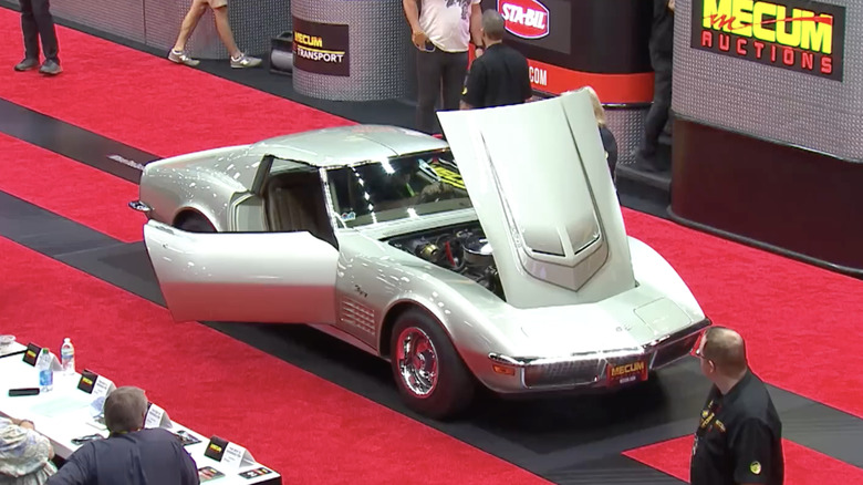A silver 1972 Corvette ZR1 rolls through the 2022 Mecum Auctions Harrisburg.