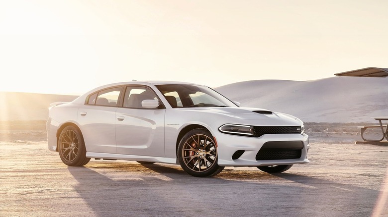 2015 Dodge Charger SRT Hellcat front 3/4 view