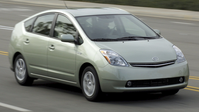 3/4 front-right shot of a 2007-2009 Toyota Prius