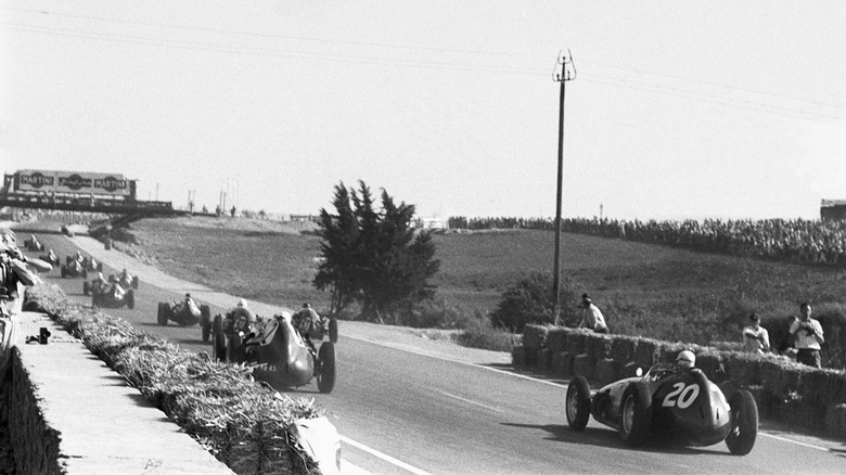 F1 cars grouped together at the 1958 Moroccan Grand Prix.