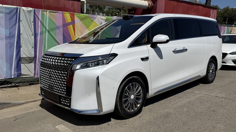 Front 3/4 view of a white Faraday Future FX Super One