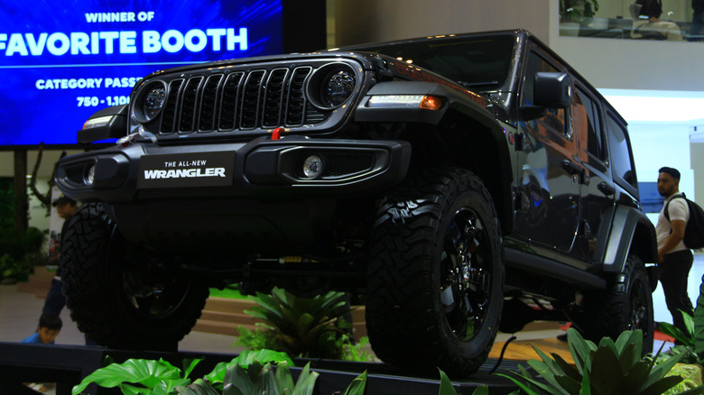 Gray Jeep Wrangler