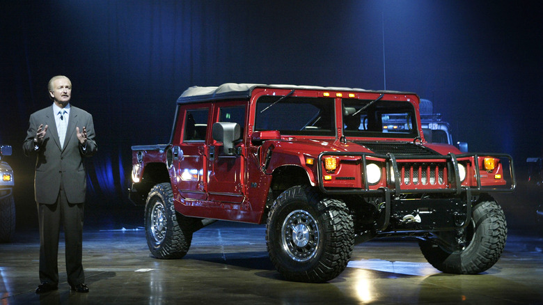 a hummer h1 at an auto show