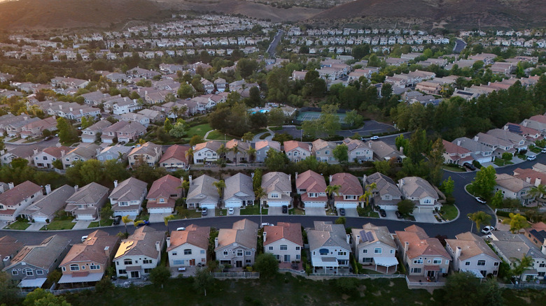 Aerial view of a generic, suburban neighborhood in Thousand Oaks, California