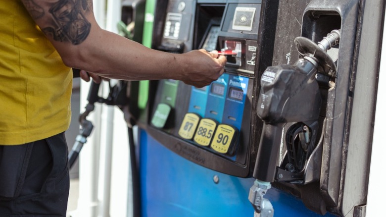 Gas pump which offers 90 as the highest octane