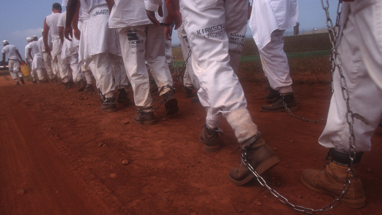 Men in Alabama chained together to do road work in 2022