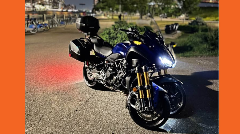 Yamaha Niken at night