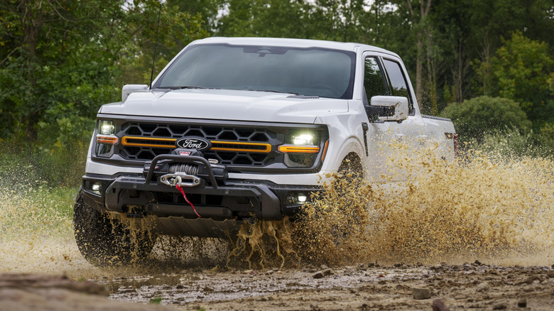Ford F-150 Tremor driving through puddle, splashing mud