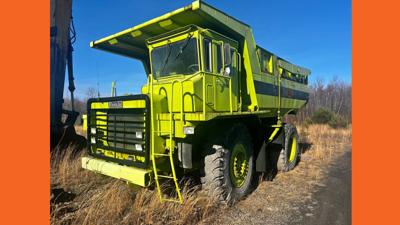 A green dump truck