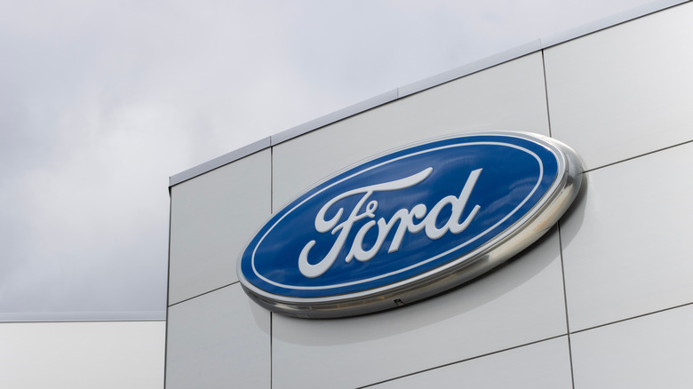 Beaverton, OR, USA - Apr 27, 2025: Ford sign is seen at a Ford dealership store in Beaverton, Oregon. Ford Motor Company is an American automobile manufacturer headquartered in Dearborn, Michigan.