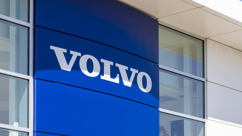 A tight image of a Volvo sign on one of its American dealerships.