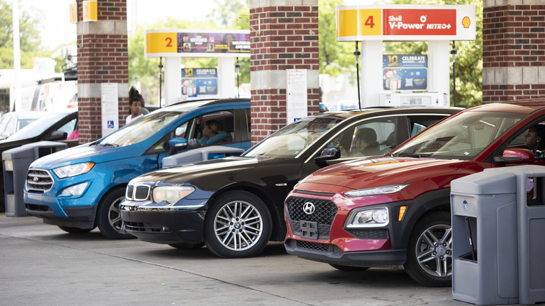 Cars line up at a Michigan gas station's pumps.