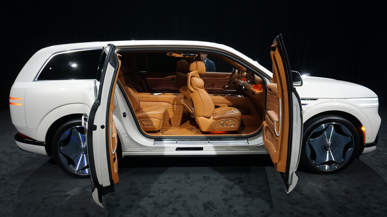 2028 Genesis GV90 Neolun Arch Gate