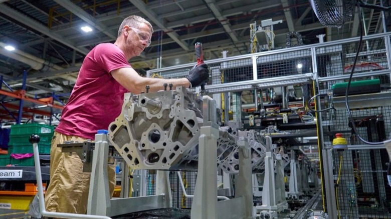 Worker building new GM V8 engines