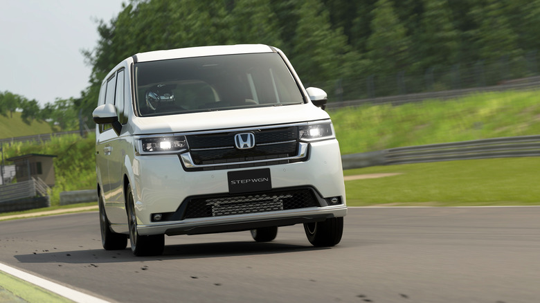 Screenshot of a Honda Stepwgn in "Gran Turismo 7"