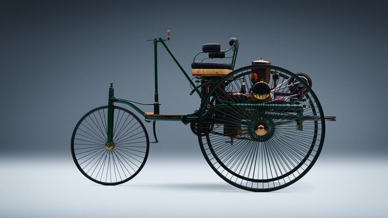 Side view of a Benz Patent-Motorwagen replica