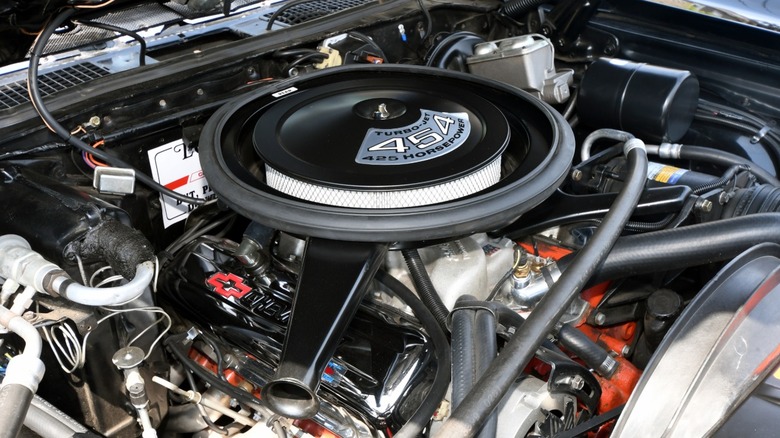 A high-performance 454-cubic-inch, 425-horsepower big block V8 Chevrolet engine