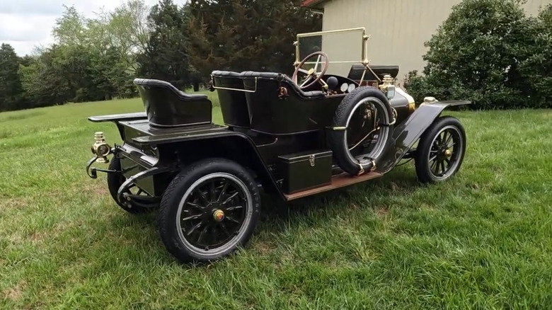 The rear 7/8 of a 1911 Selden Touring Roadster