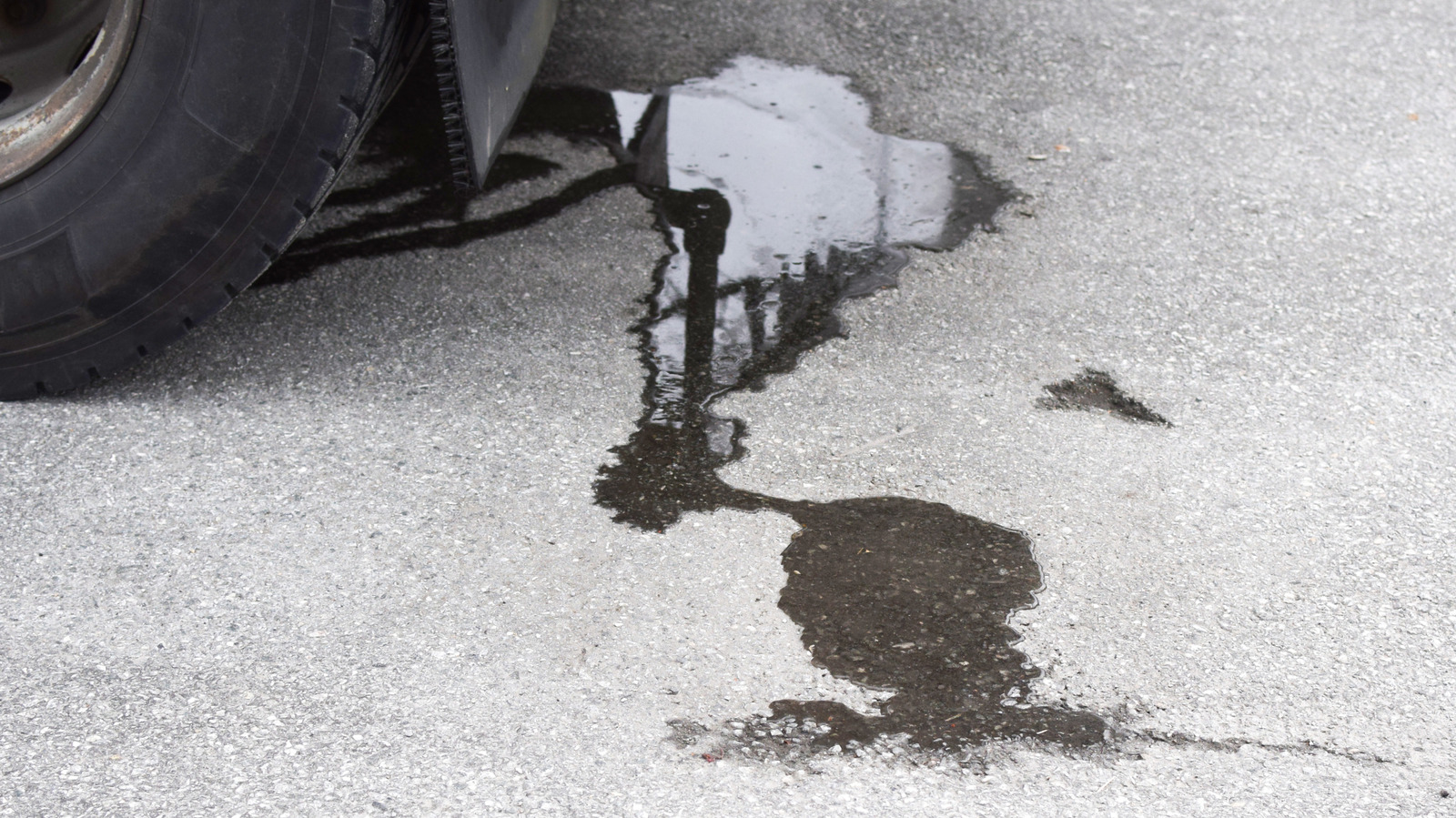 Here Are Some Unexpected DIY Ways To Get Oil Stains Out Of Your Driveway