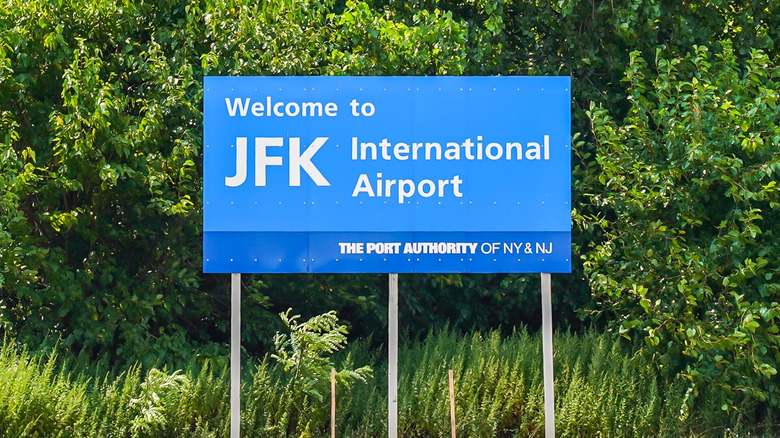 A sign welcoming visitors to JFK International Airport