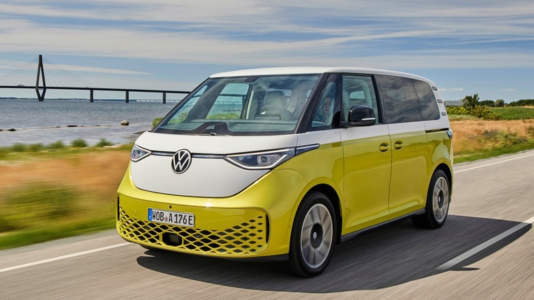 Volkswagen ID Buzz front 3/4