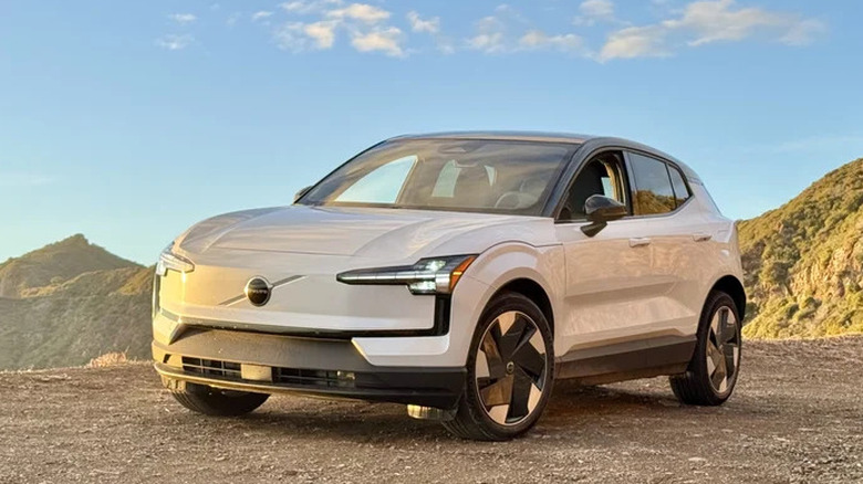 Volvo EX30 front 3/4