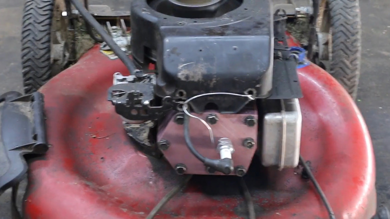 Plastic cylinder head installed