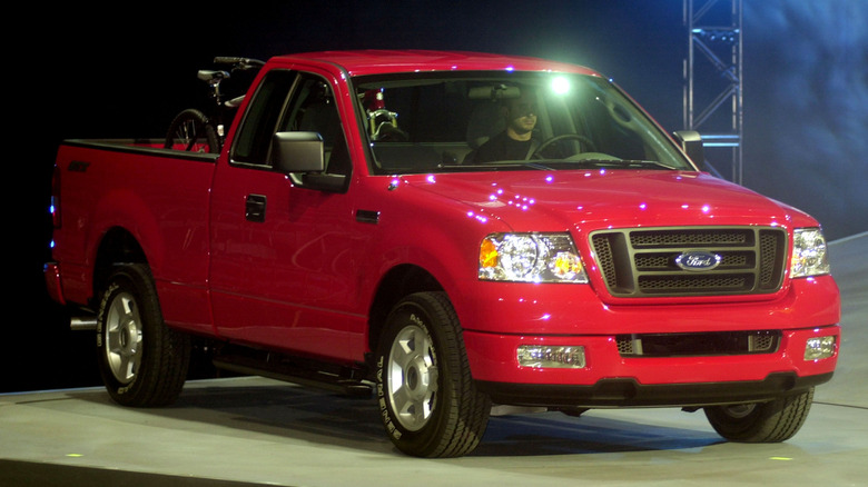 Front-quarter shot of a 2004 Ford F-150