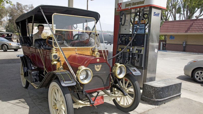 Pre-war car filling pinch gas